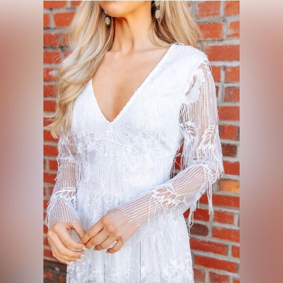 Elegant White Lace Wedding Dress - Picture 1 of 14